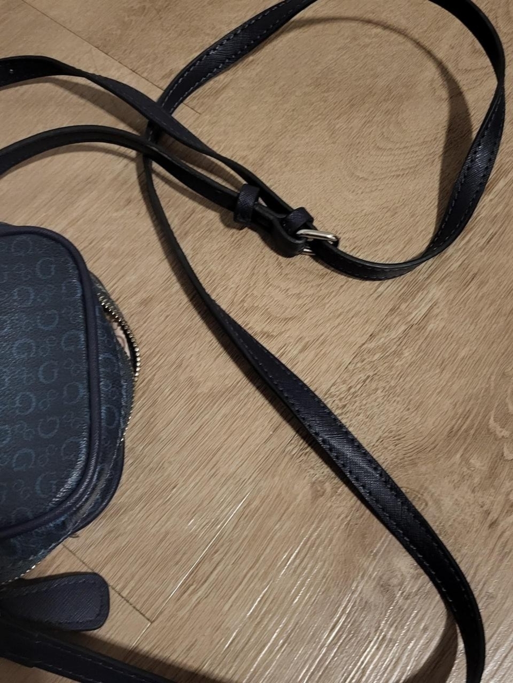 Guess Crossbody Bag - Picture 5 of 8